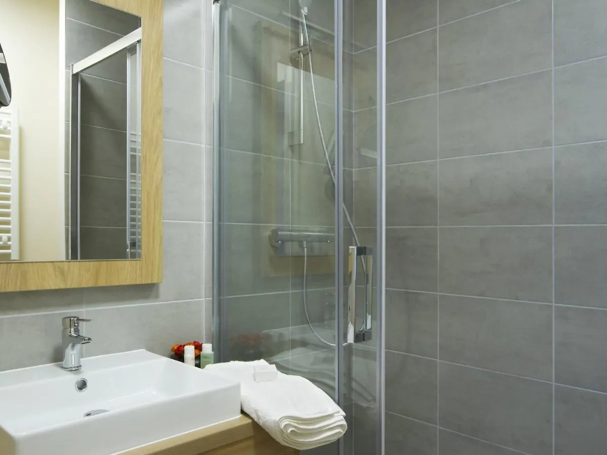 Cosy Apartment With Spa Near The Slopes In Alpe D'Huez  Huez