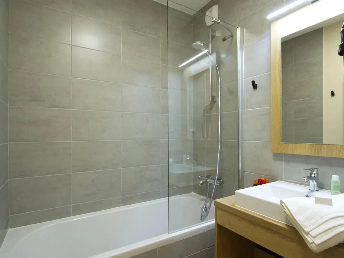 Cosy Apartment With Spa Near The Slopes In Alpe D'Huez 0*, Huez France
